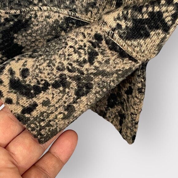 Sanctuary Snakeskin Pullover Sweater Women 1X Multicolor Raglan Long Sleeves Y98 - Picture 6 of 13